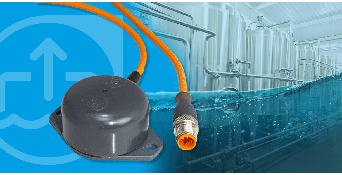 Detection of leaking conductive and non-conductive operating materials with the aid of leakage sensors